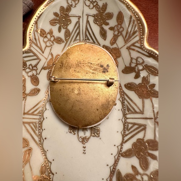 Beautiful Hand-Painted Roses Porcelain Brooch - Picture 2 of 3